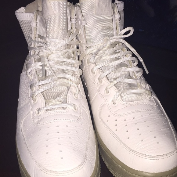 Air Force 1 - Picture 1 of 3